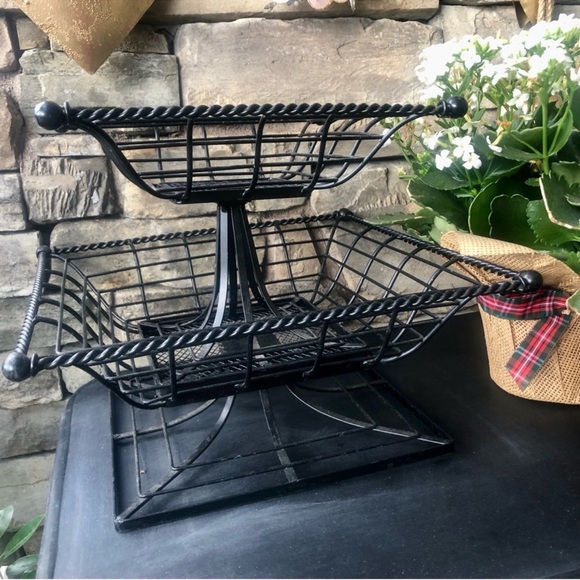 HUGE! NWT Massive Black Heavy Metal Pedestal Centerpiece Basket - Picture 8 of 11